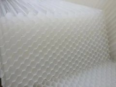采用蜂窩斜管填料處理污水。